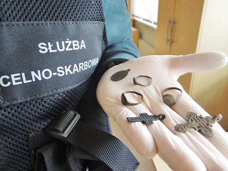 Wykopał skarby w ogródku
