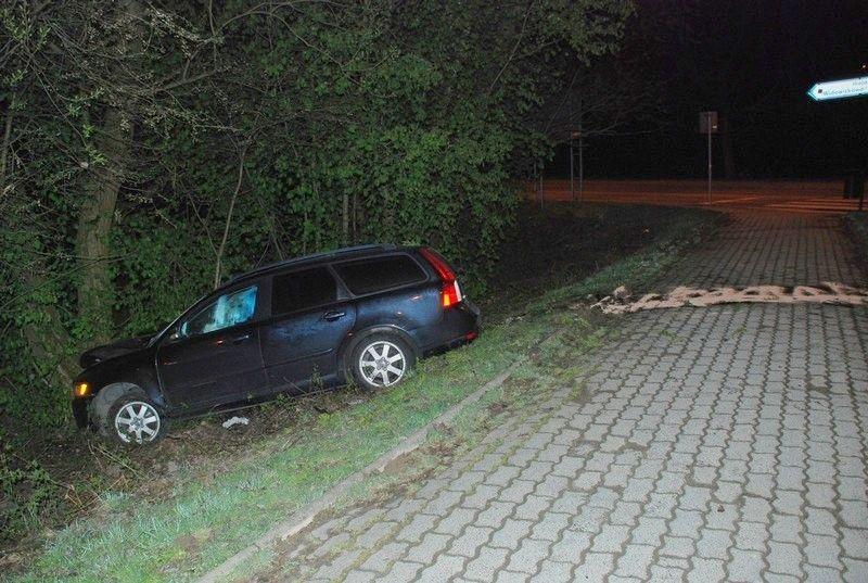 Pijany wjechał w drzewo [ZDJĘCIA]
