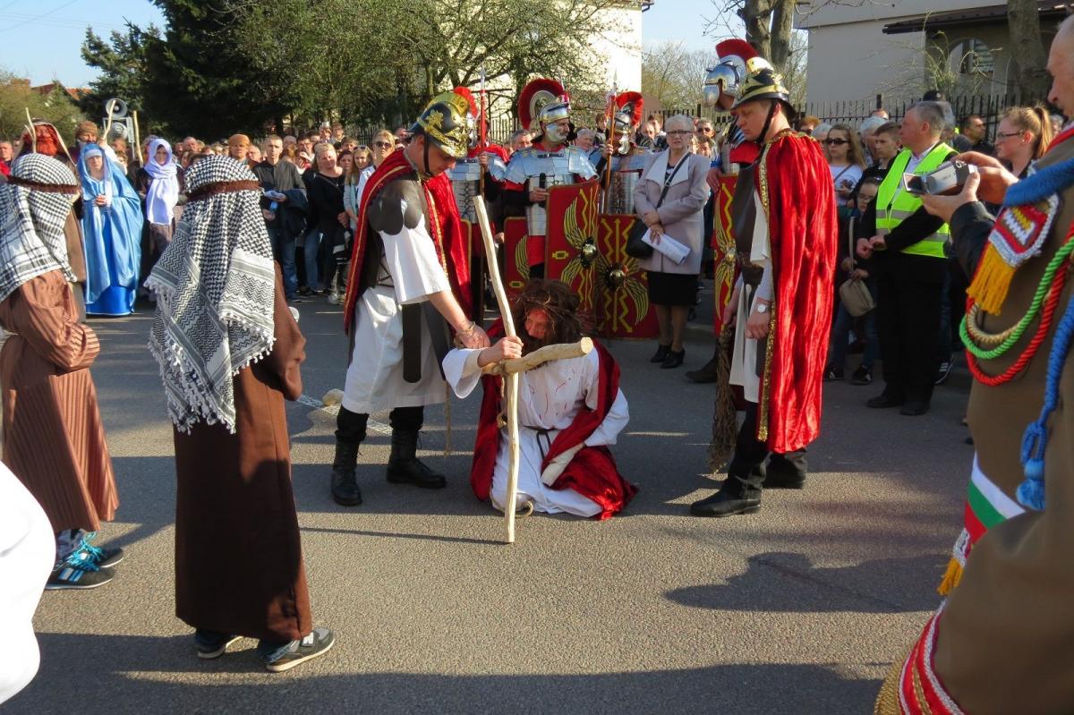 Ponad tysiąc osób wyruszyło w Drogę krzyżową [ZDJĘCIA]