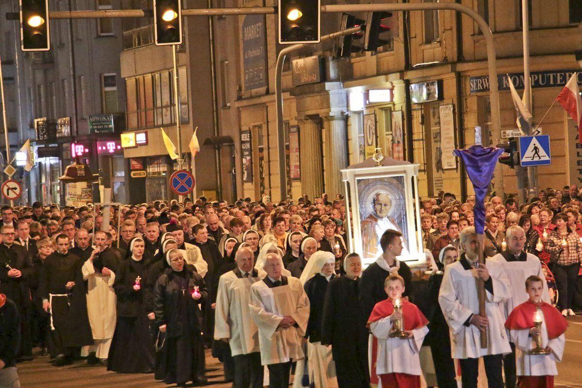 Tysiące jarosławian wspomniało polskiego Papieża [ZDJĘCIA]