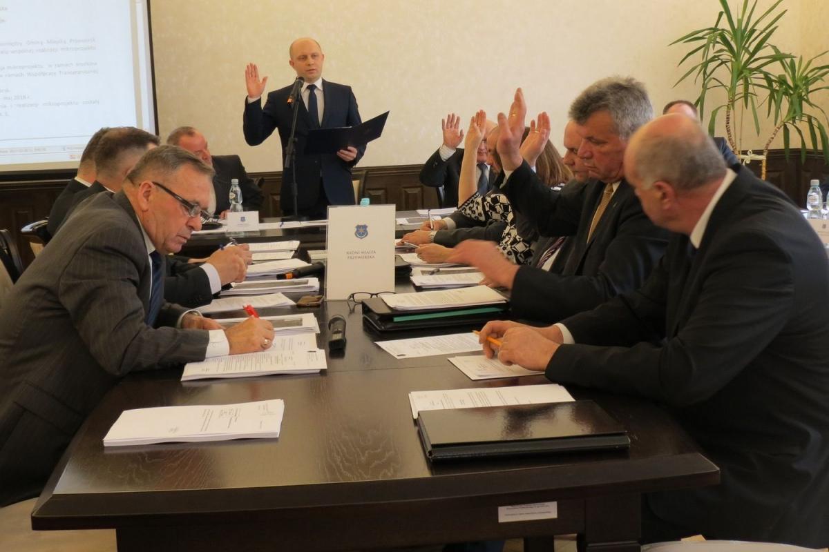 Miasto chce upamiętnić historię przeworskich tkaczy. Radni mają wątpliwości