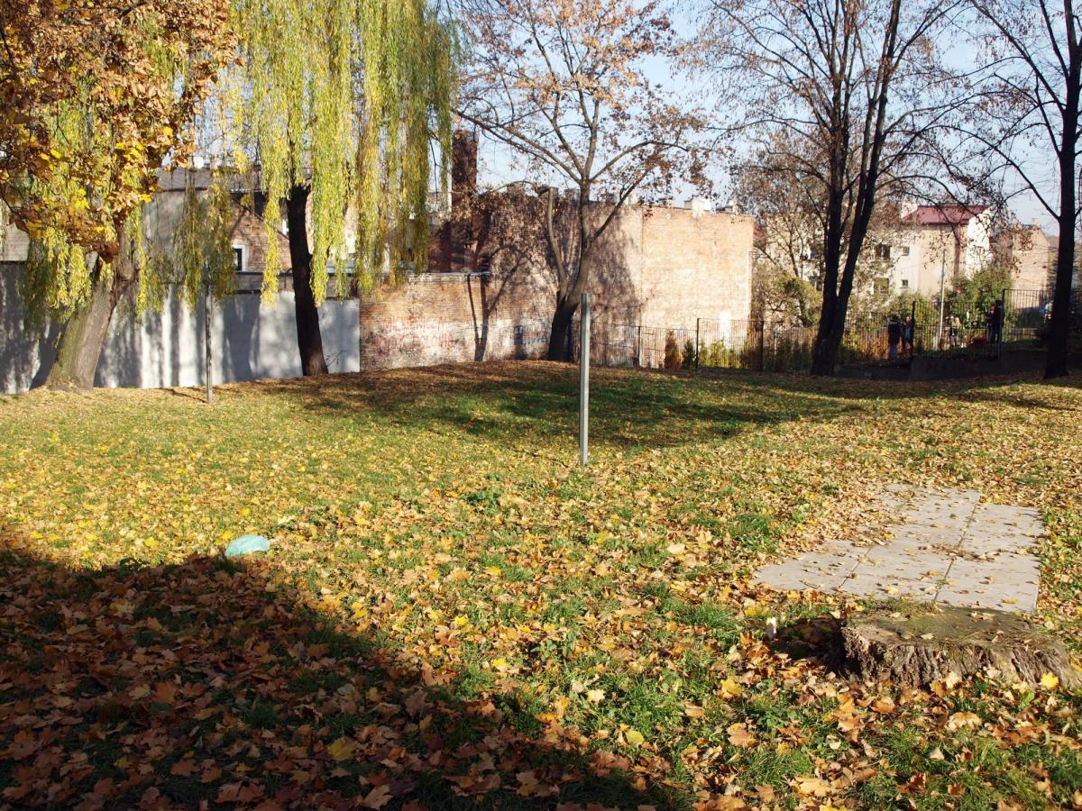 Można kupić podwórko za... złotówkę