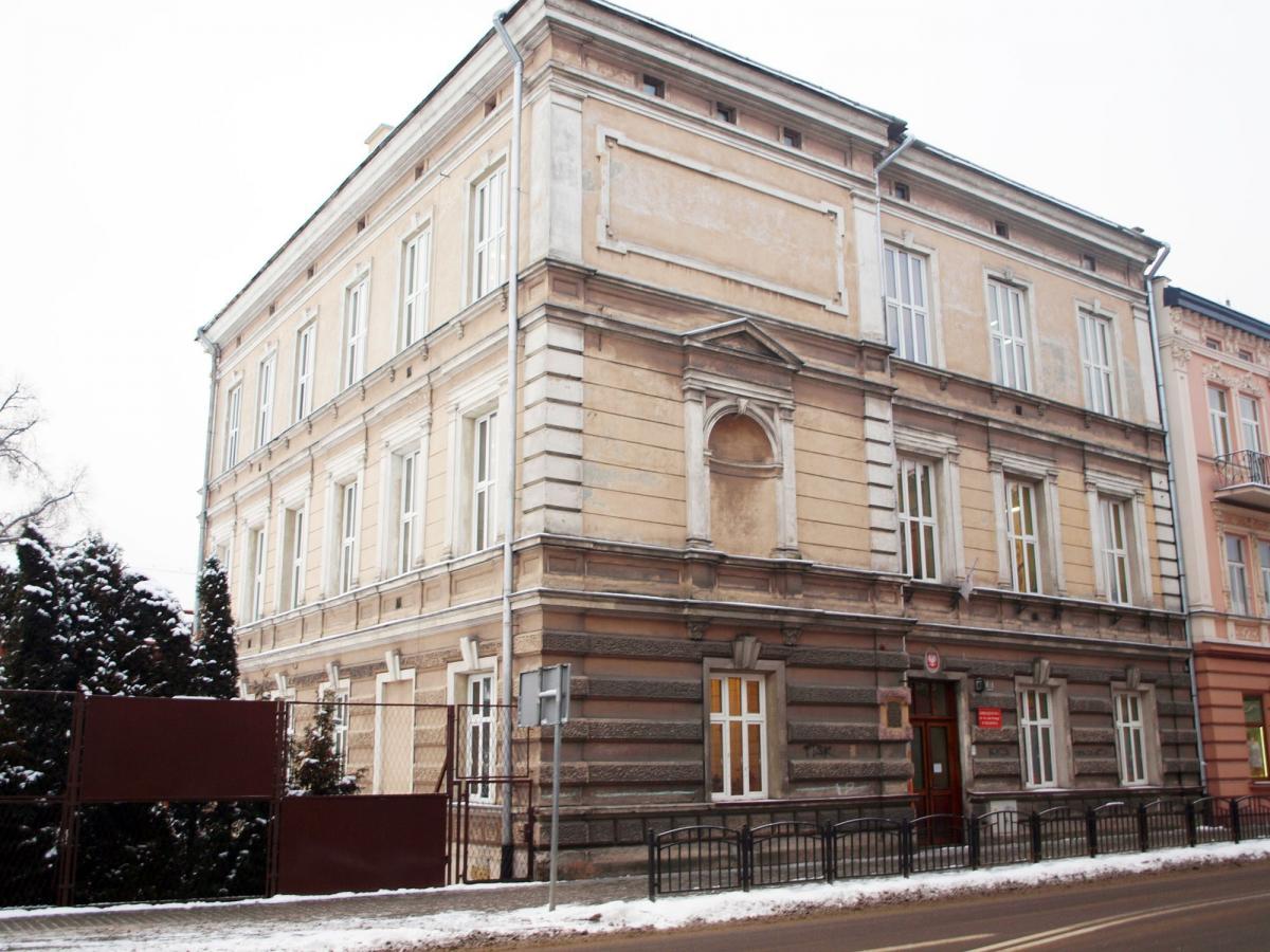 Nowa sieć szkół „klepnięta” przez radnych. „Solidarność” ma wiele zastrzeżeń. 