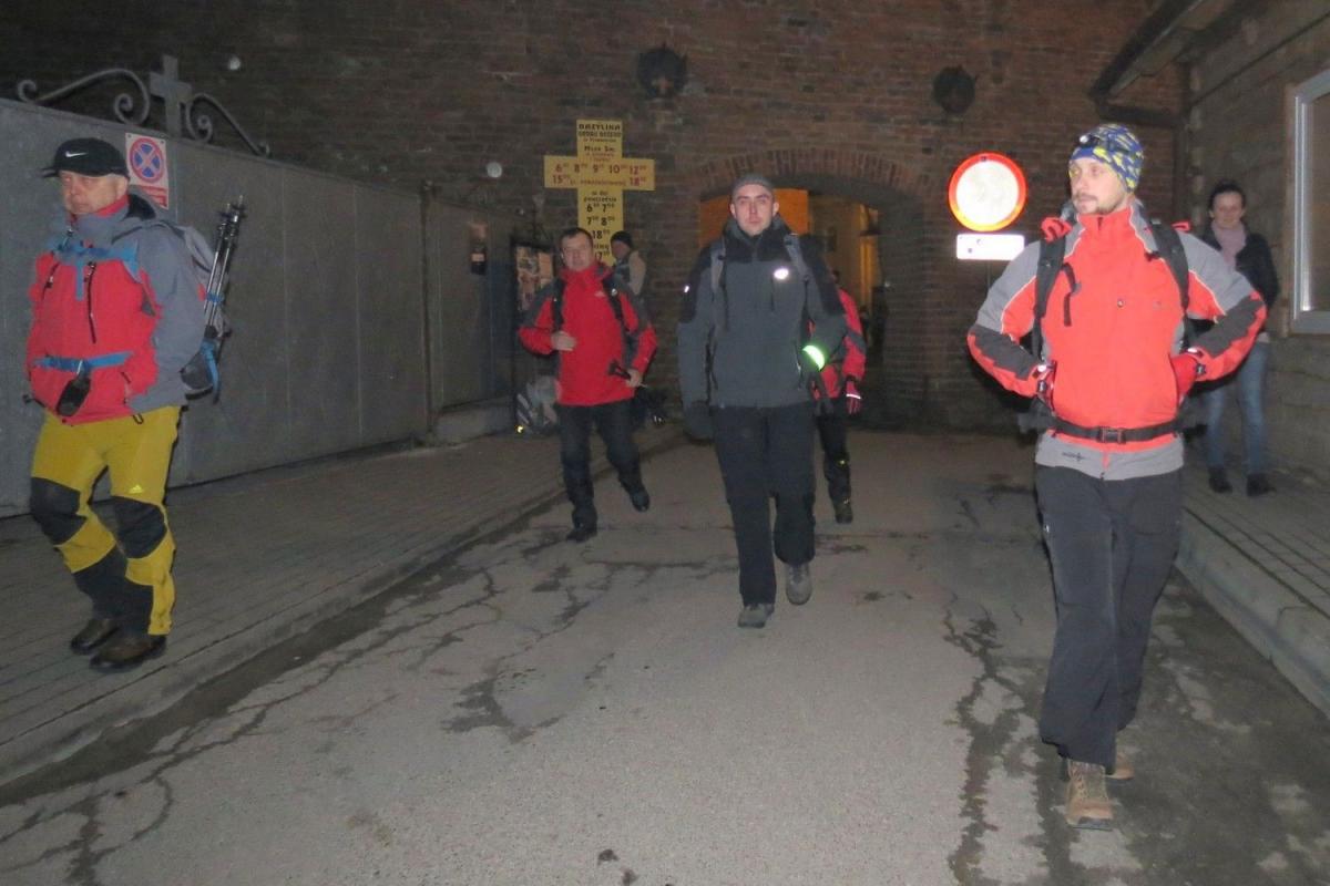 Ponad 100 osób wyruszyło nocą w Drogę krzyżową