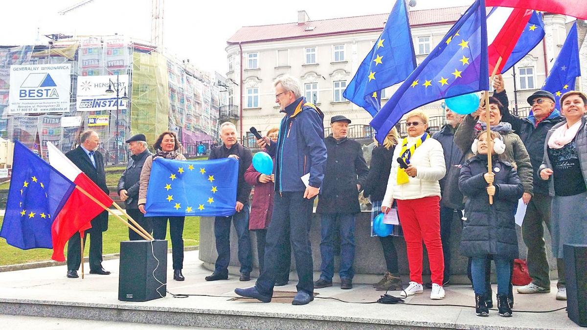 KOD odśpiewał na Rynku Odę do radości