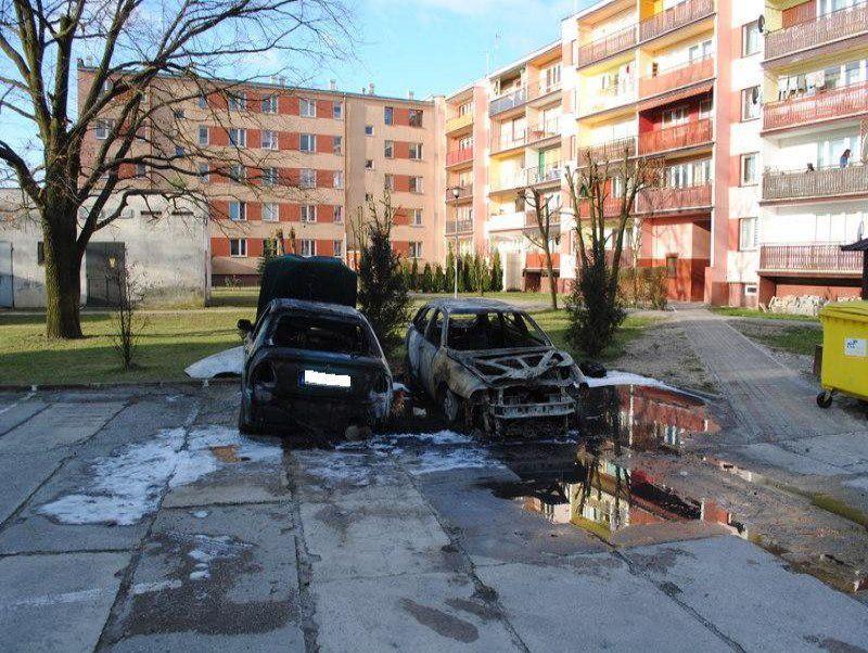 Spalił samochody sąsiadów [ZDJĘCIA]