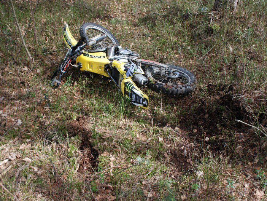 W lesie znaleziono ciało 22-letniego motocyklisty