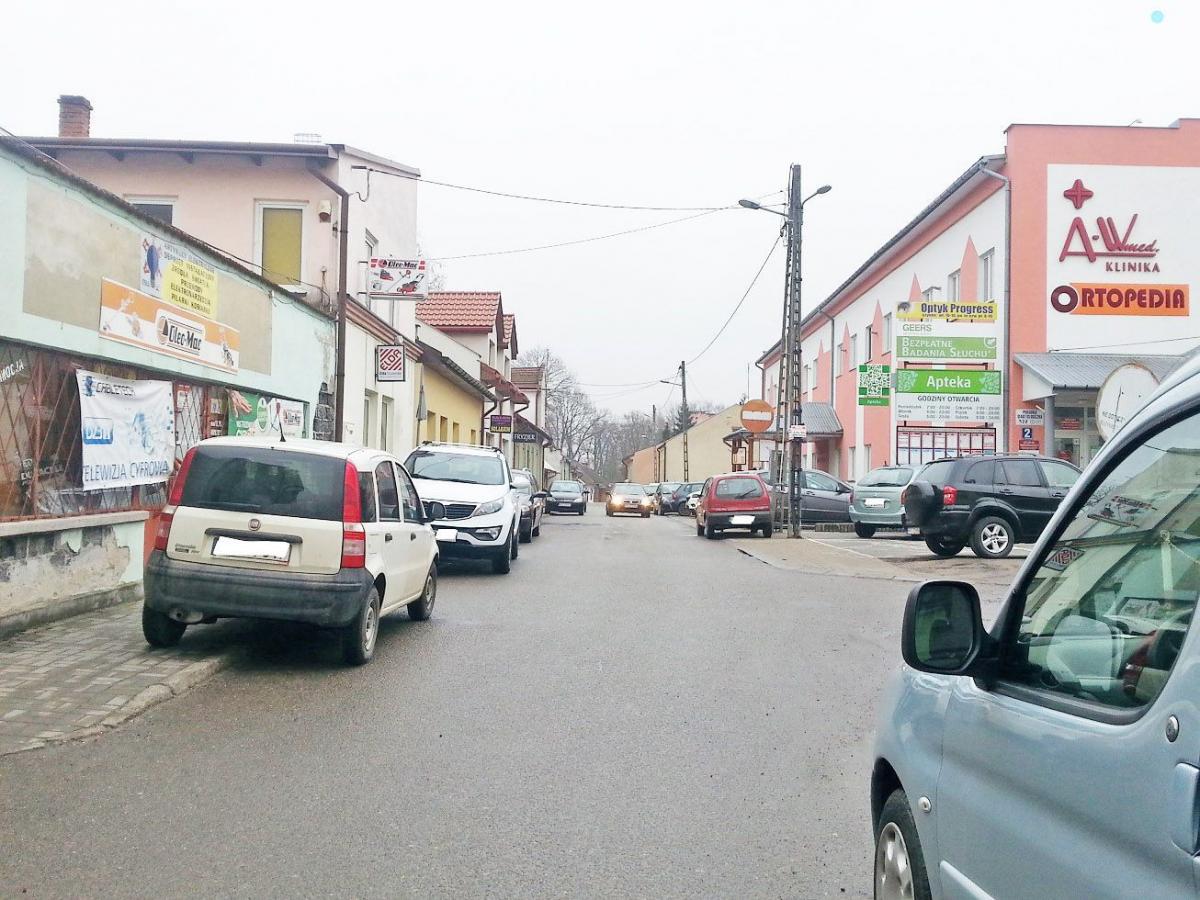 Piesi kontra kierowcy. Spór o parkowanie przy Kilińskiego trwa w najlepsze