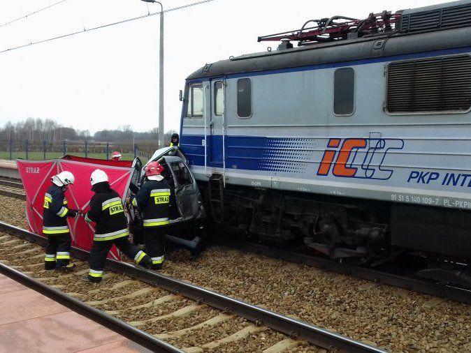 Tragiczny wypadek na przejeździe kolejowym
