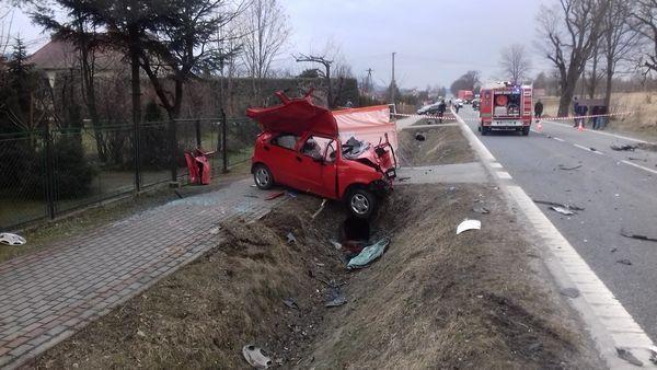 Tragiczny wypadek. Zderzenie matiza z tirem [ZDJĘCIA]