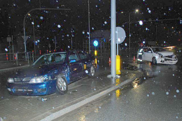 Zderzenie nissana z toyotą [ZDJĘCIA]