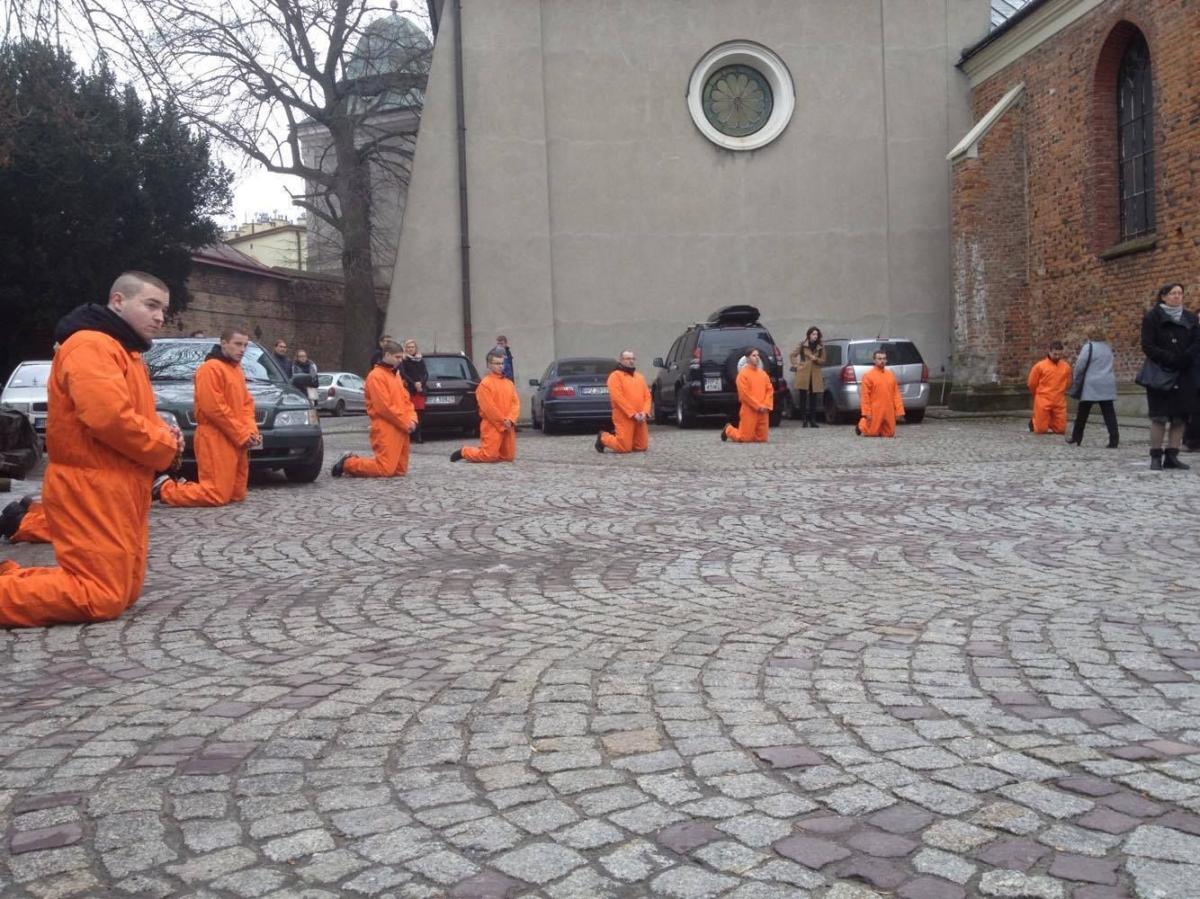Flash mob o prześladowaniu chrześcijan na świecie