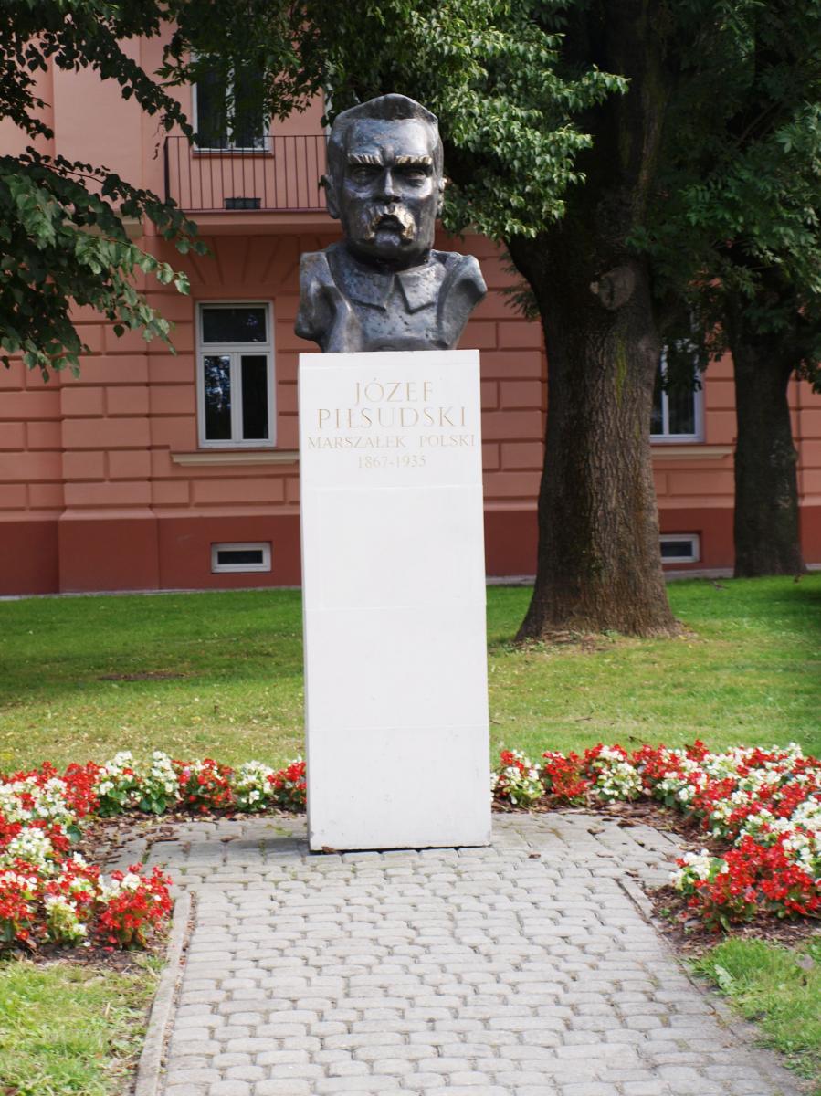Gdzie trafi popiersie Piłsudskiego?
