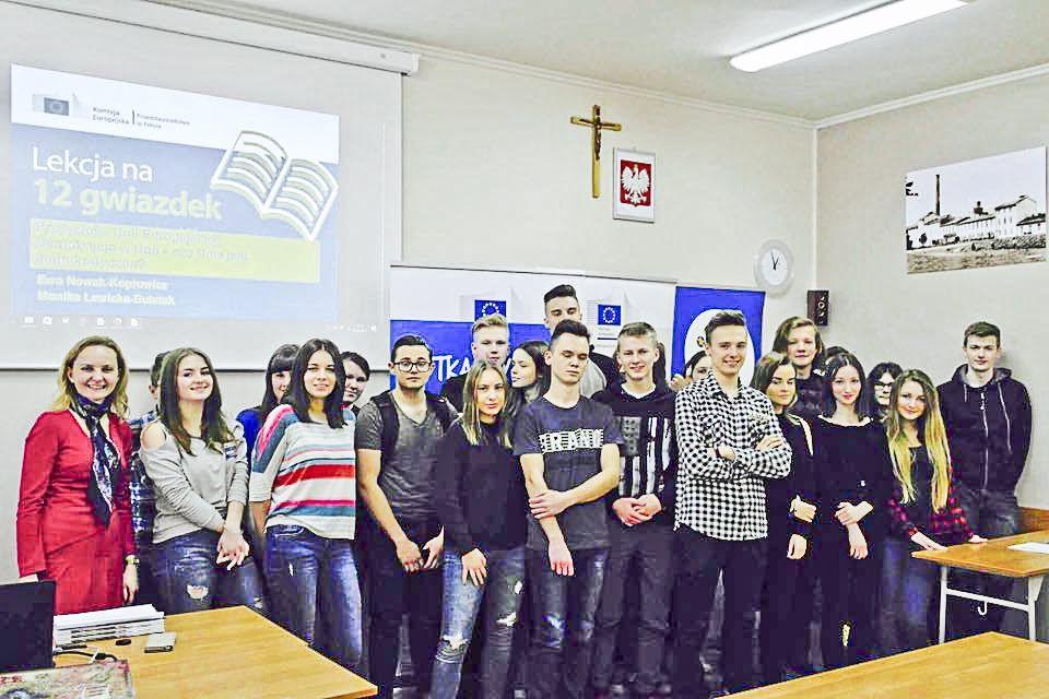 Uczniowie „Jagiellonki” na lekcji na 12 gwiazdek