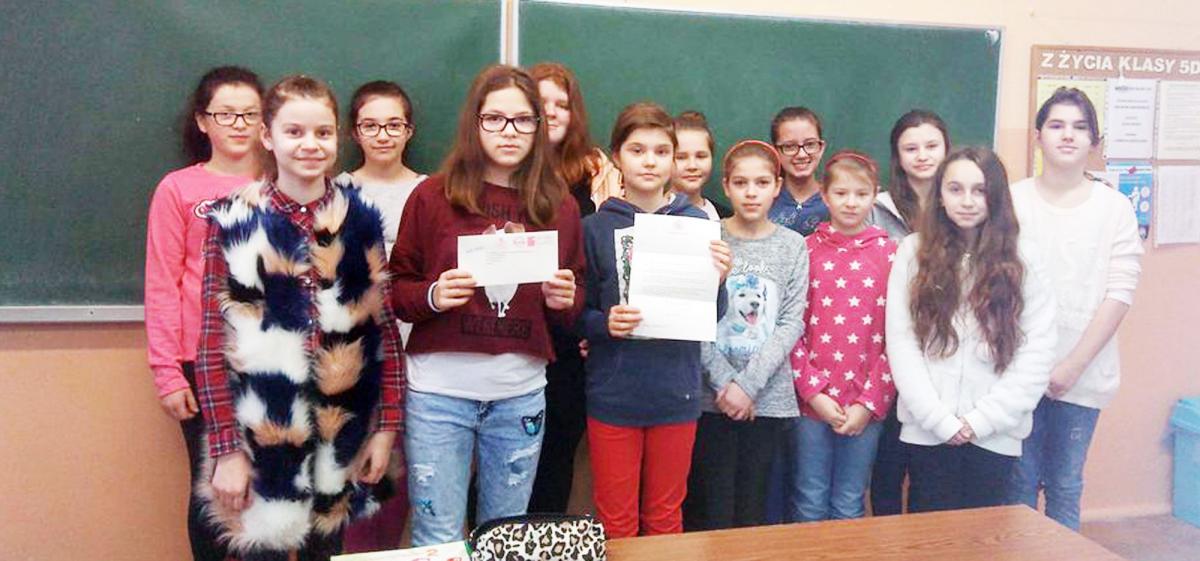 Królowa Elżbieta II odpowiedziała na list dzieci z „czternastki”