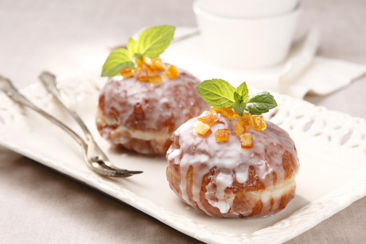 Tradycyjne pączki z różą