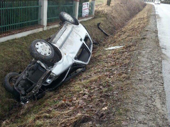 Bardzo ślisko na drogach. 30 kolizji od rana