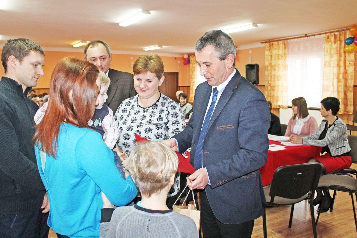 Odważne gospodynie wystąpiły w sesji zdjęciowej z lat 60.