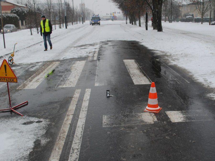 Tragiczny wypadek. Nie żyje piesza. Objazdy