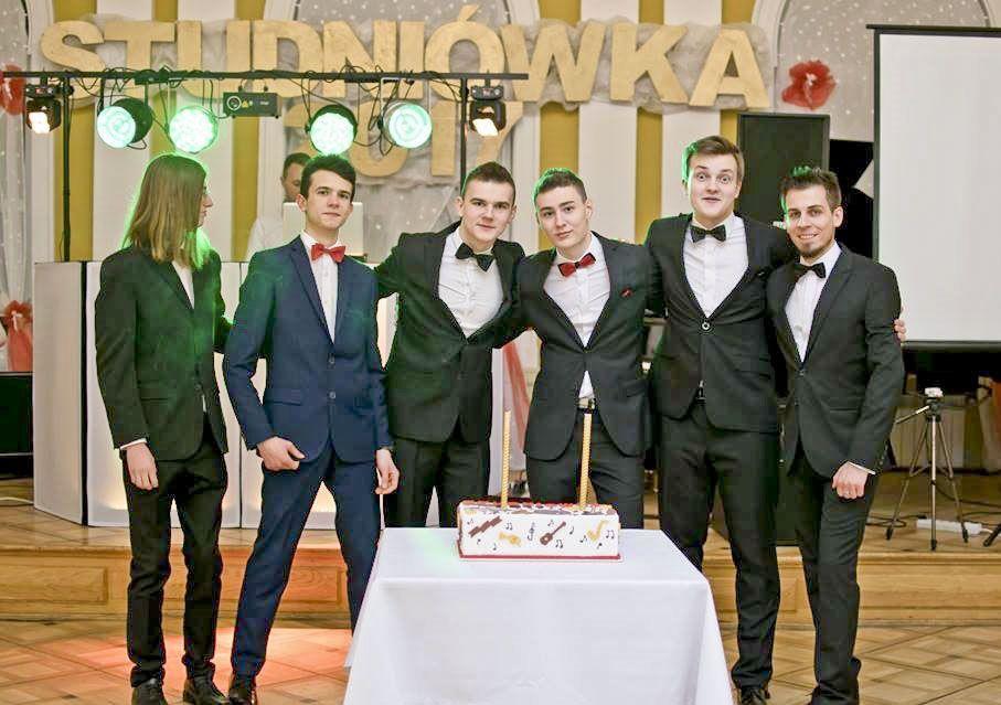Nietypowa studniówka w szkole muzycznej. Na 5 par!