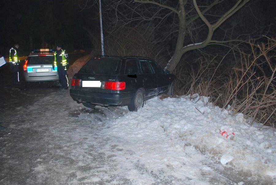 Ukradł tablice, nie zapłacił za paliwo, a na finisz utknął w zaspie