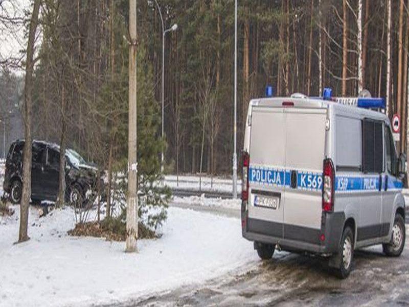 Pijany kierowca wjechał w latarnię