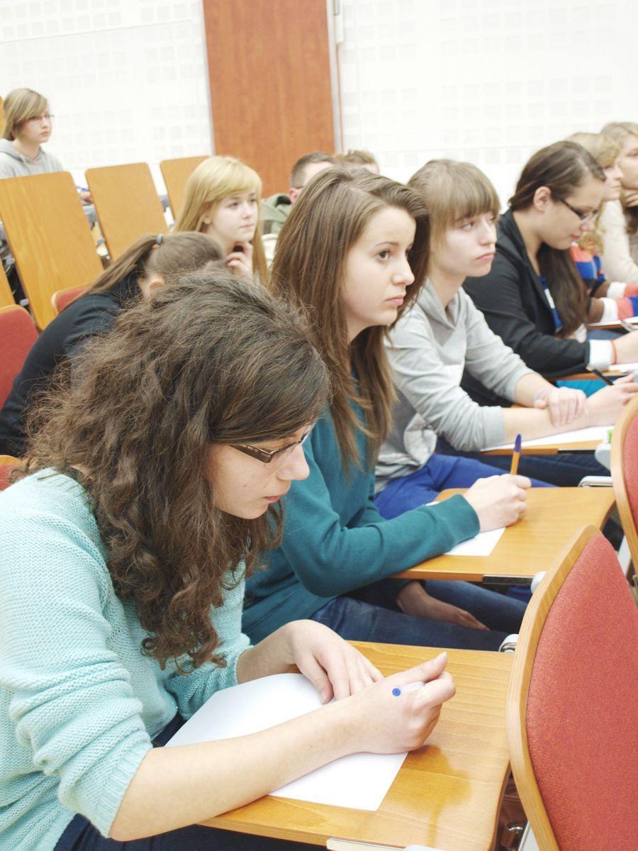 300, 200 i 100 złotych za najlepiej napisane dyktando