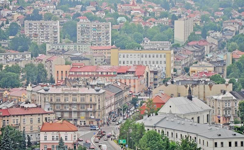 Bezrobocie spada, ale pracy wciąż brakuje