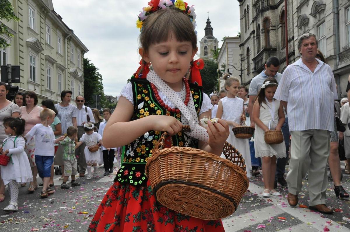 Na Podkarpaciu licznie chodzimy do kościoła