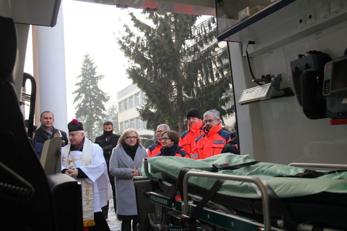 Beata Kempa na przekazaniu superambulansu jarosławskiemu szpitalowi [ZDJĘCIA]