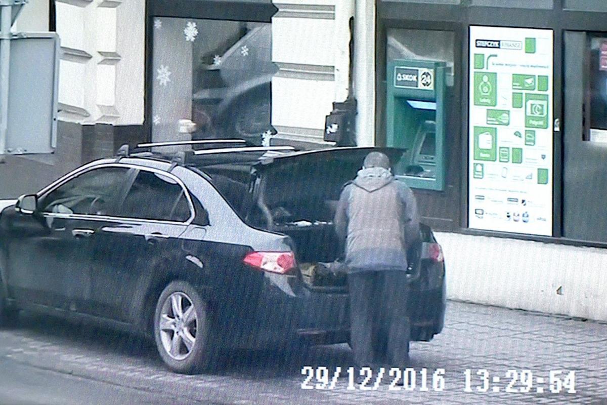 Patrzy na nas 17 kamer 