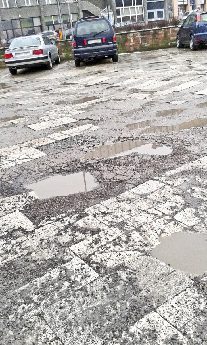 Kierowcy pytają o dziurawy parking