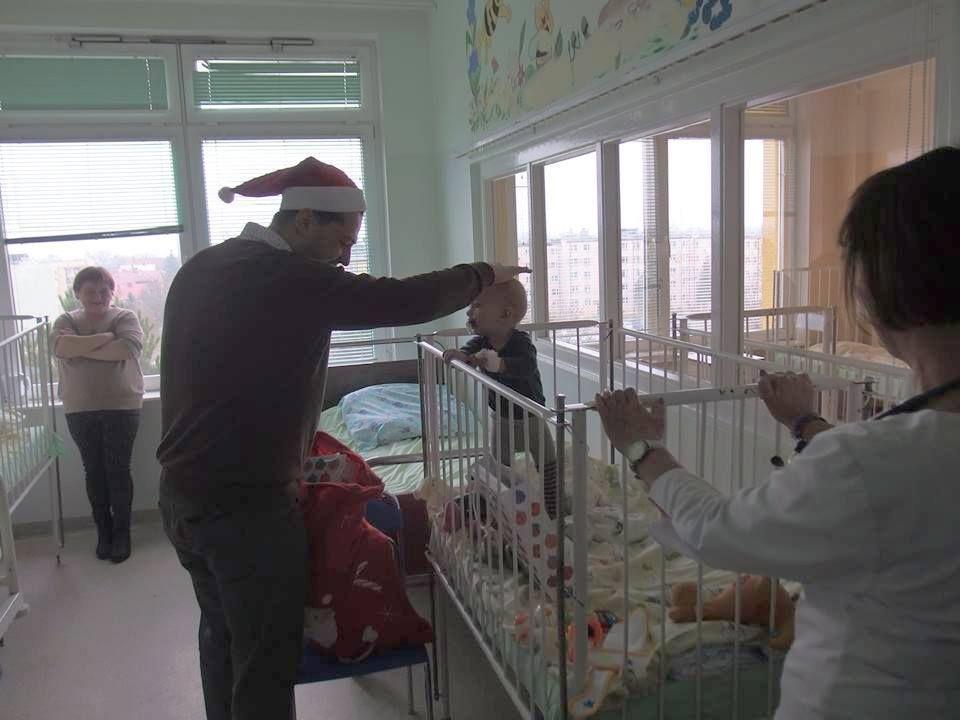 Święty mikołaj w szpitalu