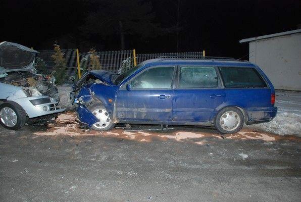 Czołowe zderzenie. 3 osoby w szpitalu [ZDJĘCIA]