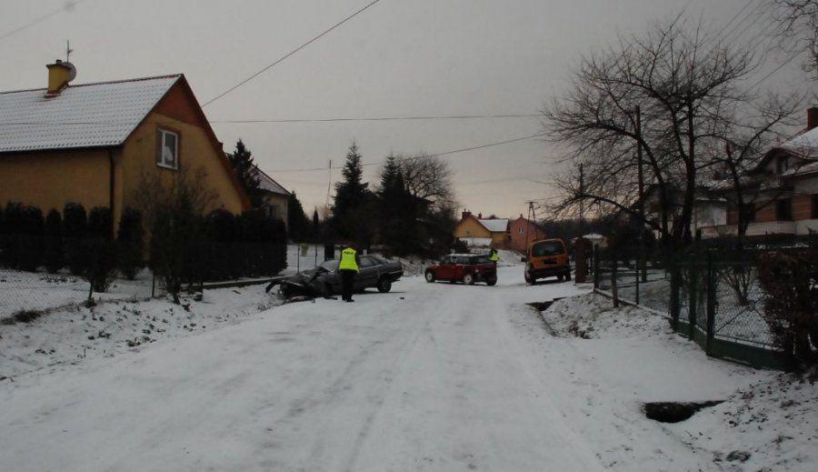 Wypadek z udziałem trzech pojazdów