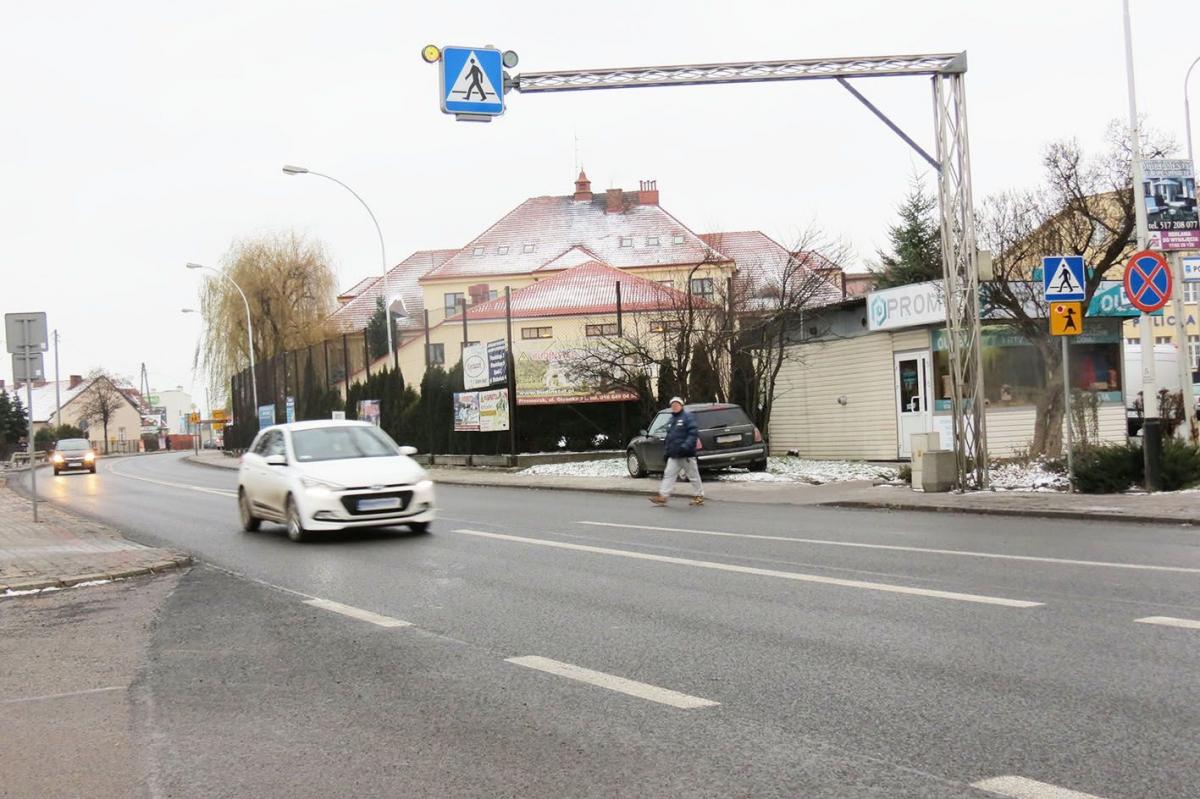 Po wymianie nawierzchni pasów nadal nie ma 