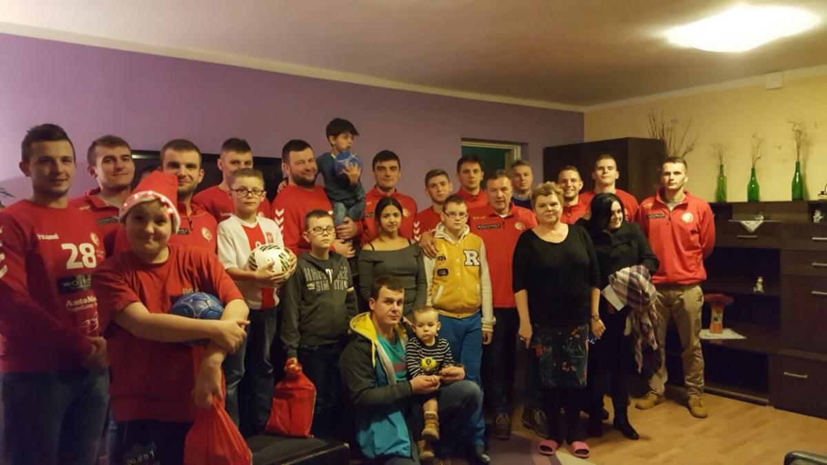 Szczypiorniacki „Mikołaj” w domu dla dzieci
