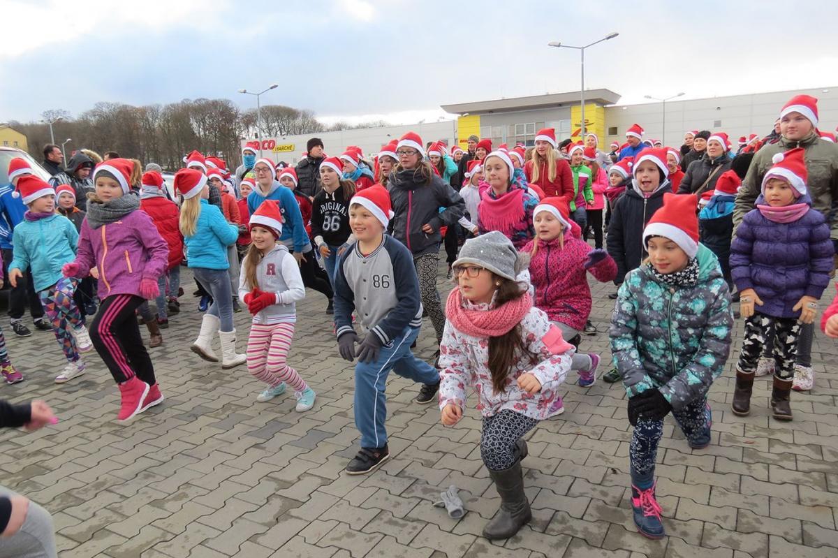 Ponad 200 mikołajów wystartowało w biegu [ZDJĘCIA]