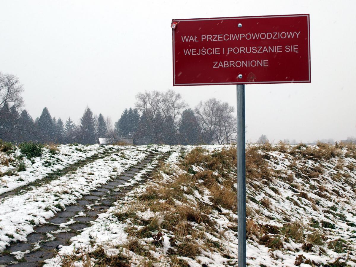 Ludzie niszczyli wał, więc mają zakaz wstępu