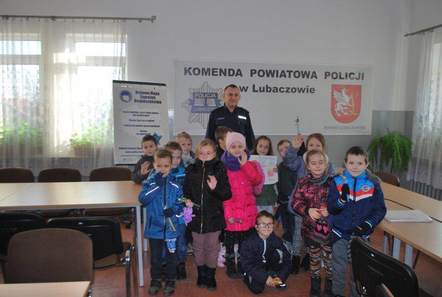Dzieci odwiedziły lubaczowskich policjantów