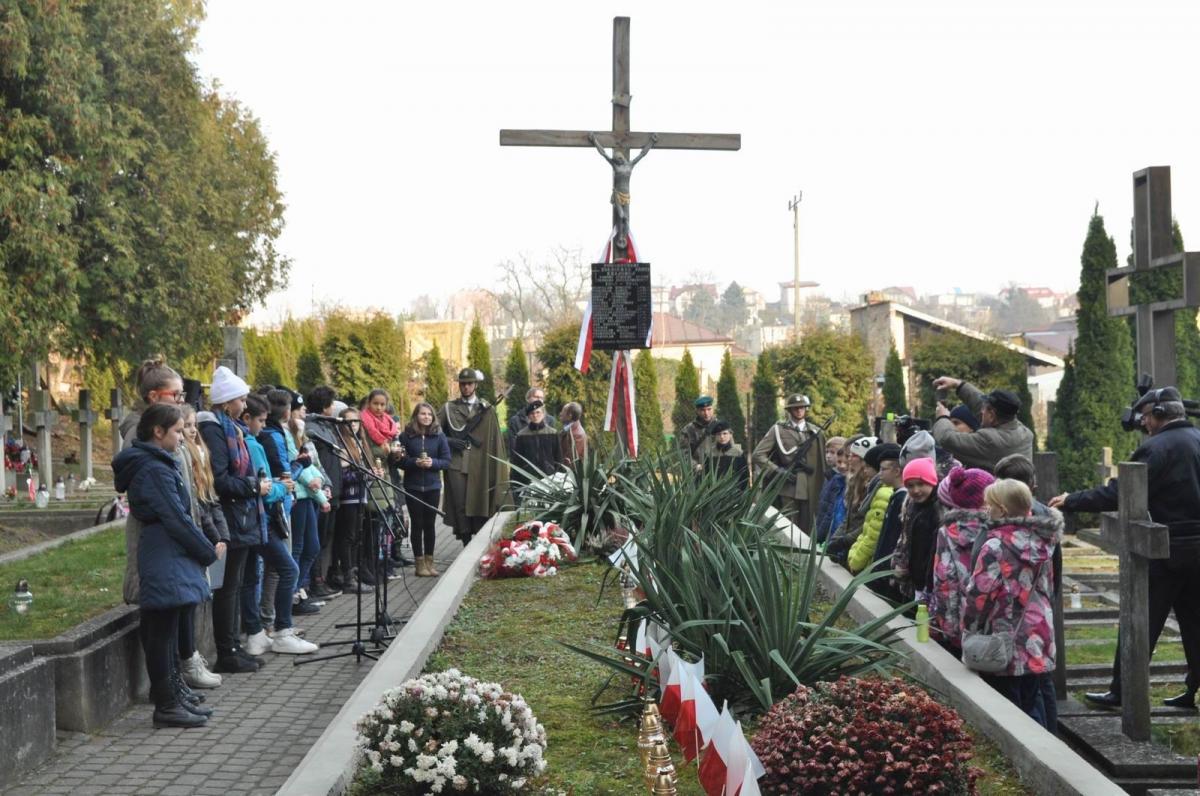 Przemyślanin wyremontował mogiłę ofiar II wojny światowej [ZDJĘCIA]