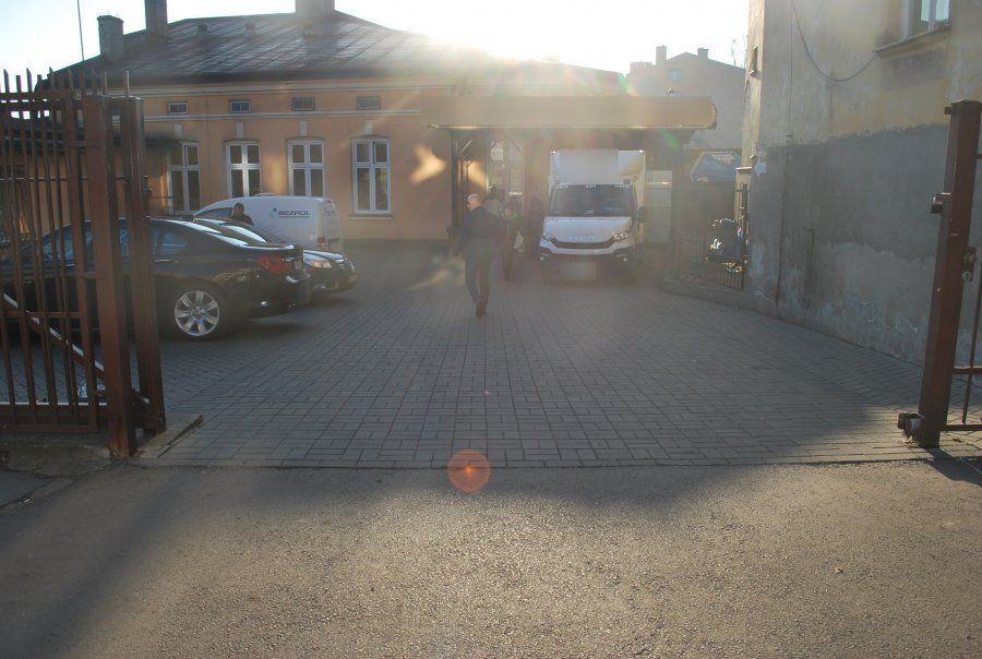Potrącił kobietę podczas cofania