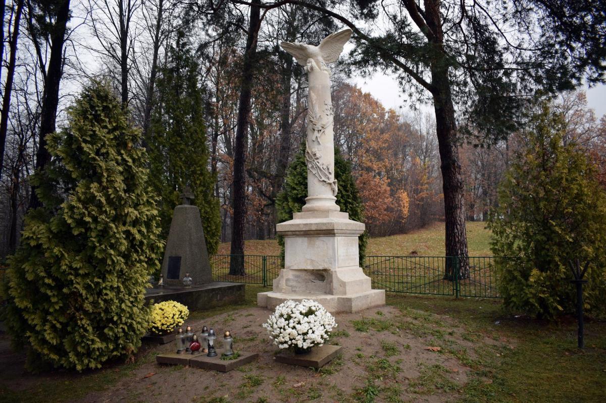 Podczas renowacji pomnika odkryto butelkę z wiadomością