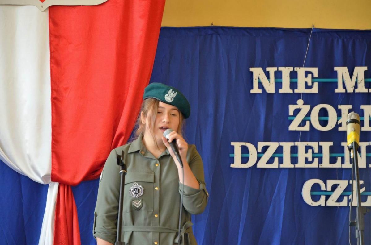 Wyśpiewali patriotyczne pieśni