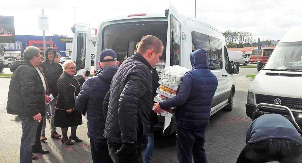 Tysiące zniczy na polskie cmentarze we Lwowie