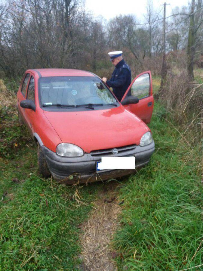 Uciekał przed policją. Był pijany i nie miał prawa jazdy