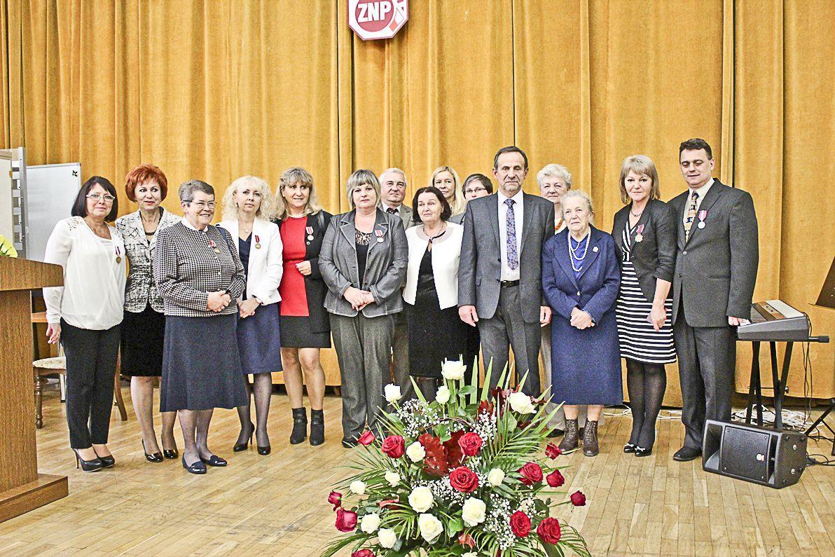 Odznaczono 16 przemyskich nauczycieli