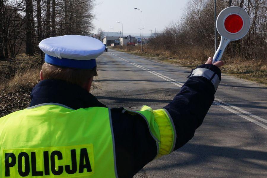 Radny powiatowy przyłapany na jeździe po alkoholu. Mimo zakazu dalej jeździ