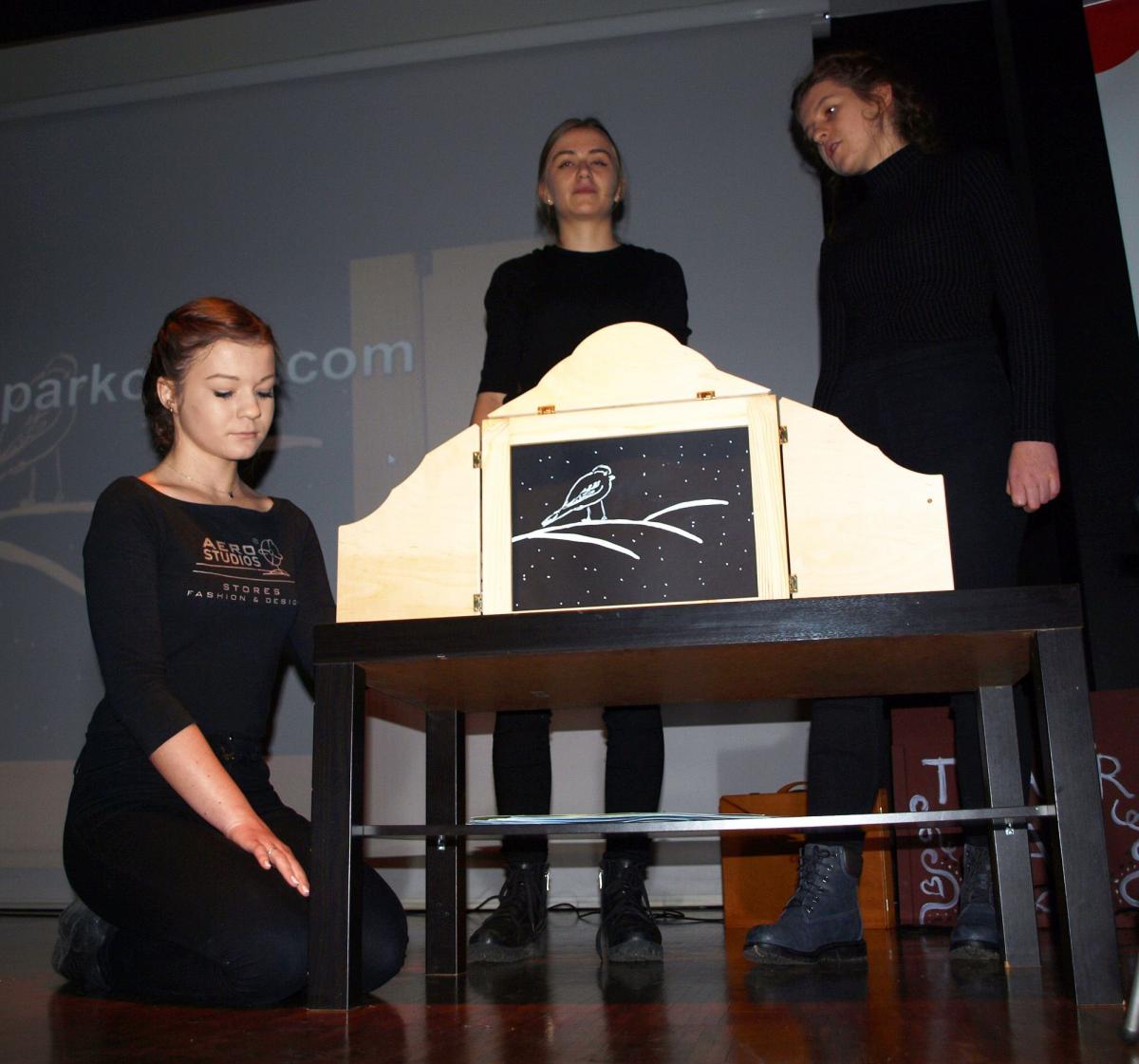Teatr zamknięty w małej skrzynce