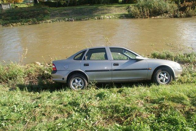 Jechał za szybko, prawie wpadł do wody